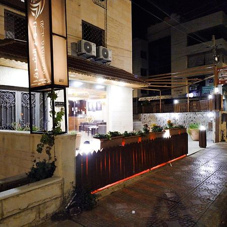 Robou Al Sharq Aparthotel Amman Ngoại thất bức ảnh